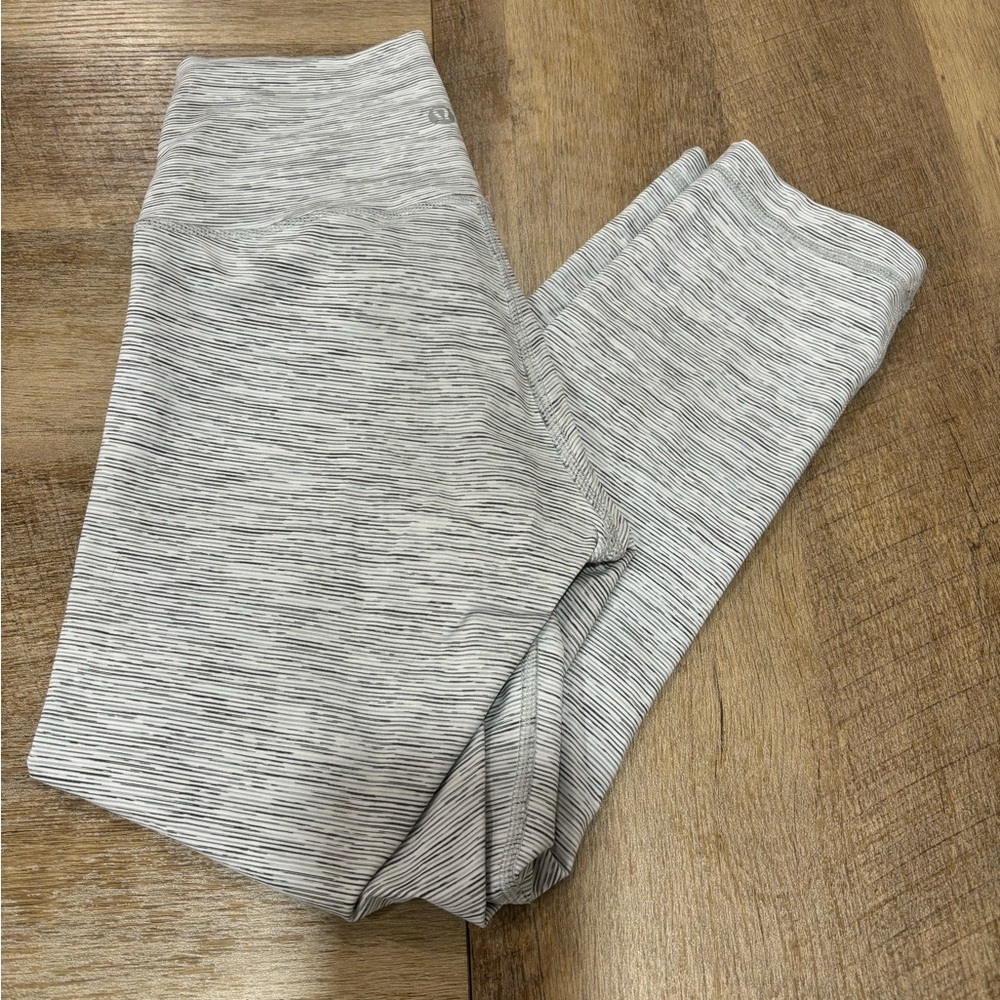 Lululemon Align Nulu Leggings • Size 4 • 3/4 Length •